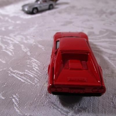 6 tomica die cast cars