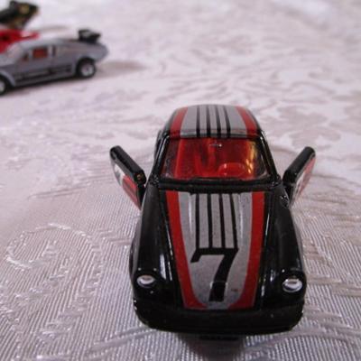 6 tomica die cast cars