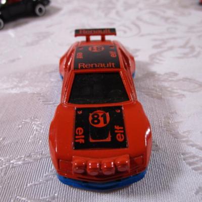 6 tomica die cast cars