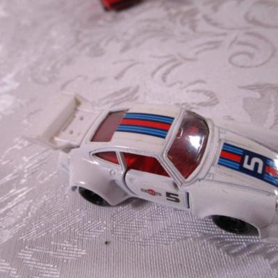 6 tomica die cast cars
