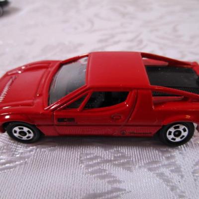 6 tomica die cast cars