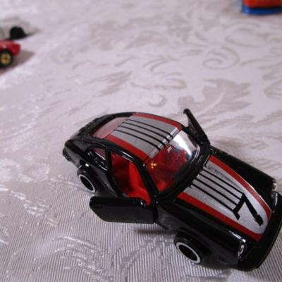 6 tomica die cast cars