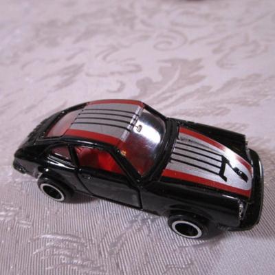 6 tomica die cast cars