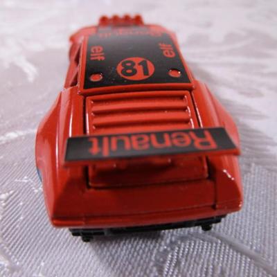 6 tomica die cast cars
