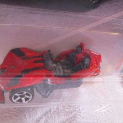 2 Matchbox cars
