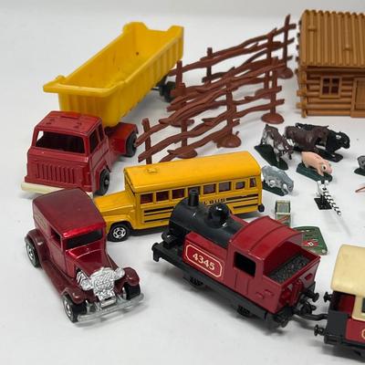 Vintage Farm & Town Accessories for Railroad