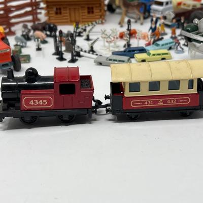 Vintage Farm & Town Accessories for Railroad