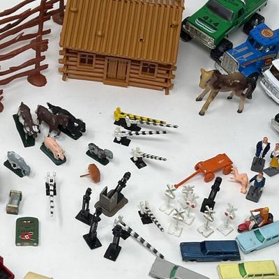 Vintage Farm & Town Accessories for Railroad