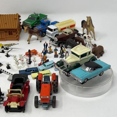 Vintage Farm & Town Accessories for Railroad