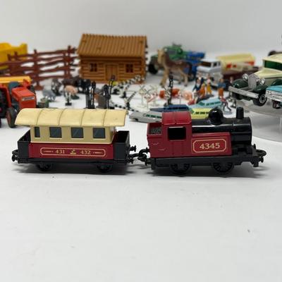 Vintage Farm & Town Accessories for Railroad