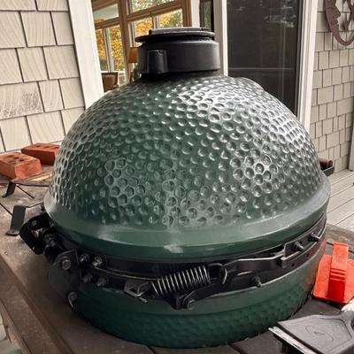 Green Egg Large With Rolling Table