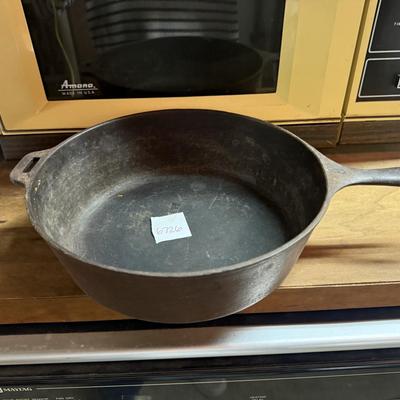 Cast iron skillet