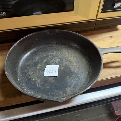 Cast iron skillet