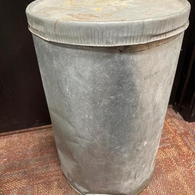Round metal cans with lids
