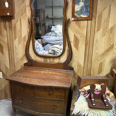 Mirrored vanity