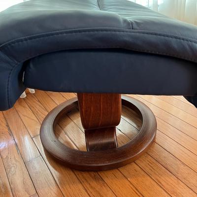 Pair of Leather Ekornes Stressless Ottomans Leg Rests