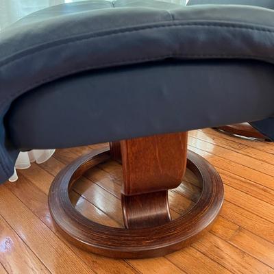 Pair of Leather Ekornes Stressless Ottomans Leg Rests