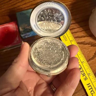 Novida Powder compact