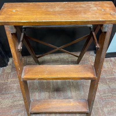 Wood step ladder
