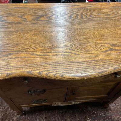 LEA dresser