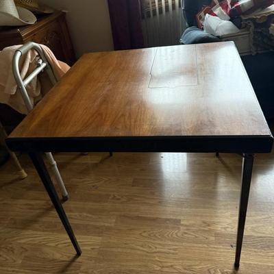 Portable sewing table for your quilt retreats