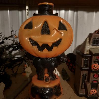 Great Halloween blow mold small crack