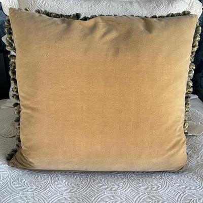 UB784 Large Needlepoint Down Filled Pillow