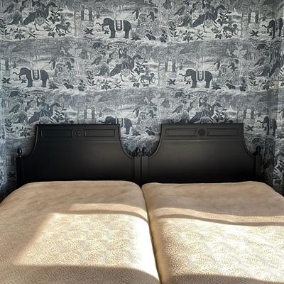 UB791 Pair of Navy Blue Painted Twin Beds