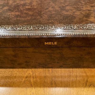 Color beaded necklaces and Mele jewelry box