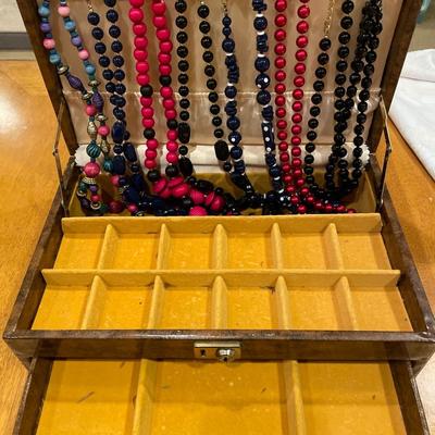 Color beaded necklaces and Mele jewelry box