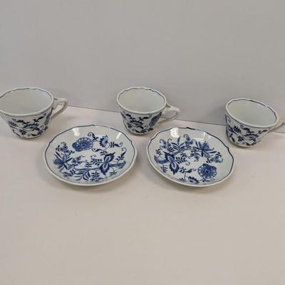 Vintage Blue Danube Cups & Saucers Blue Onion Pattern