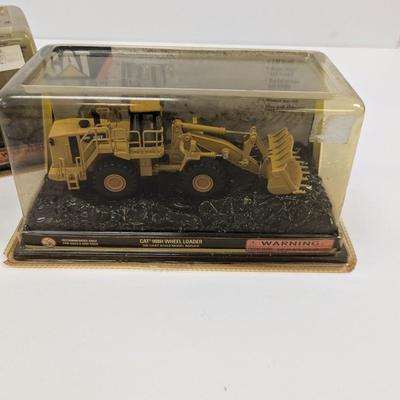 1:64 CAT 988H Wheel Loader Die Cast Replica