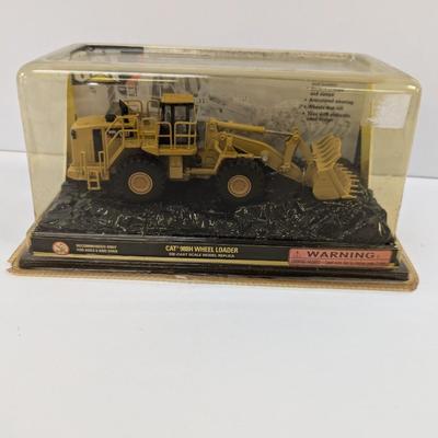 1:64 CAT 988H Wheel Loader Die Cast Replica