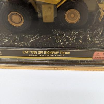 1:64 CAT 775E Off Highway Truck Die Cast Scale Model Replica