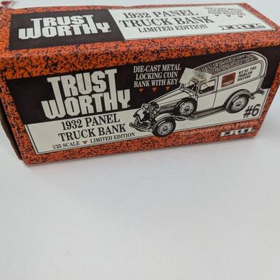Texaco Locking Bank 1:64 Truck 1:34 1932 Panel Truck Bank 1/25