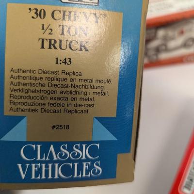 1932 Panel Truck Bank 1930 Chevy 1/2 Ton Truck 1:43