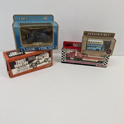 1932 Panel Truck Bank 1930 Chevy 1/2 Ton Truck 1:43