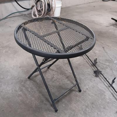2 IRON SHEPHERD HOOKS WITH LEAVES AND A FOLDING METAL TABLE