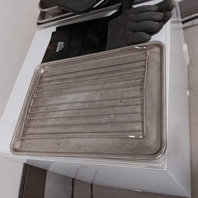 COMMERCIAL AND REGULAR BAKING PANS
