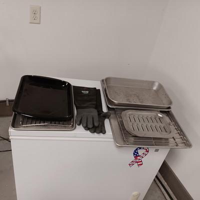 COMMERCIAL AND REGULAR BAKING PANS