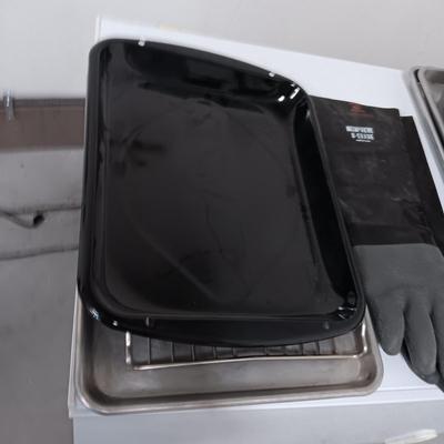 COMMERCIAL AND REGULAR BAKING PANS