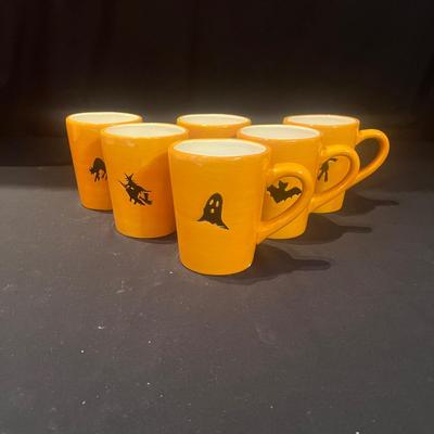 Six Willams-Sonoma Halloween Ceramic Mugs (LR-MG)