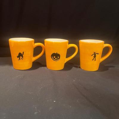 Six Willams-Sonoma Halloween Ceramic Mugs (LR-MG)