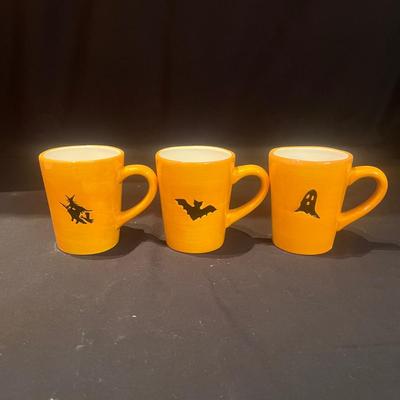 Six Willams-Sonoma Halloween Ceramic Mugs (LR-MG)
