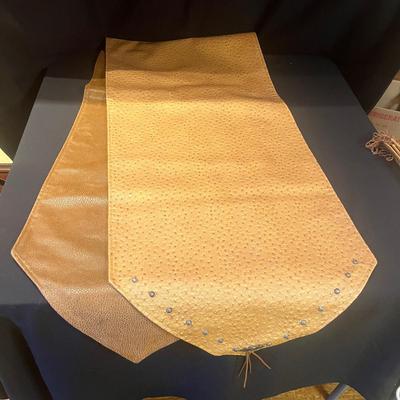Six Silverado Placemats & Matching Table Runner (LR-MG)