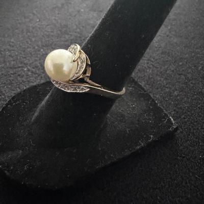 14kt Pearl & Diamond Ring