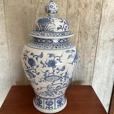 UB795 Large Chinese Blue and White Ceramic Ginger Jar