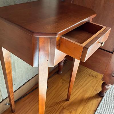 UC800 Small Cherry Single Drawer Table
