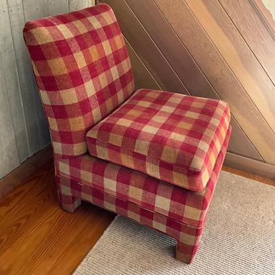 UC802 Small Buffalo Check Slipper Chair