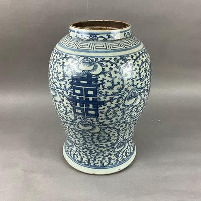 LR821 Large Antique Blue and White Canton Jar